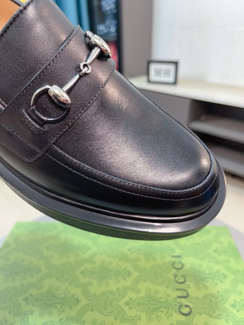 Factory price 520🌹🌹 [GUCCI Gucci] A new style of formal men's leather shoes is here ~ The original quality upper is made of cowhide imported from Italy + soft and delicate leather, comfortable and soft first-layer cowhide lining, rubber wear-resistant outsole, the shoe shape is dignified and domineering, and the luxury charm cannot be concealed! The natural and free nouveau riche leads the trend. Code number: 38-44